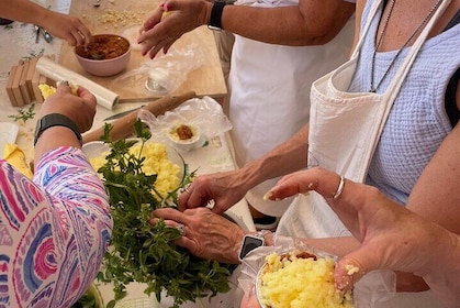 Traditional cooking lesson with tasting in the garden