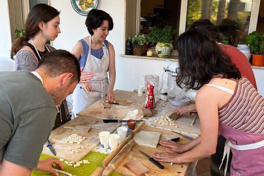 Traditional cooking class with tasting in the garden 