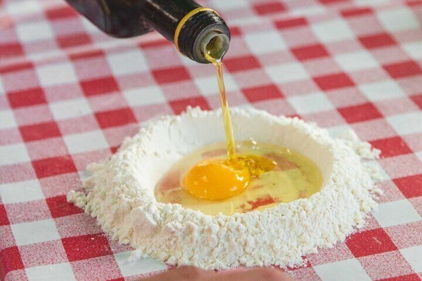 Tour with mozzarella show and Pasta Lesson with wine!