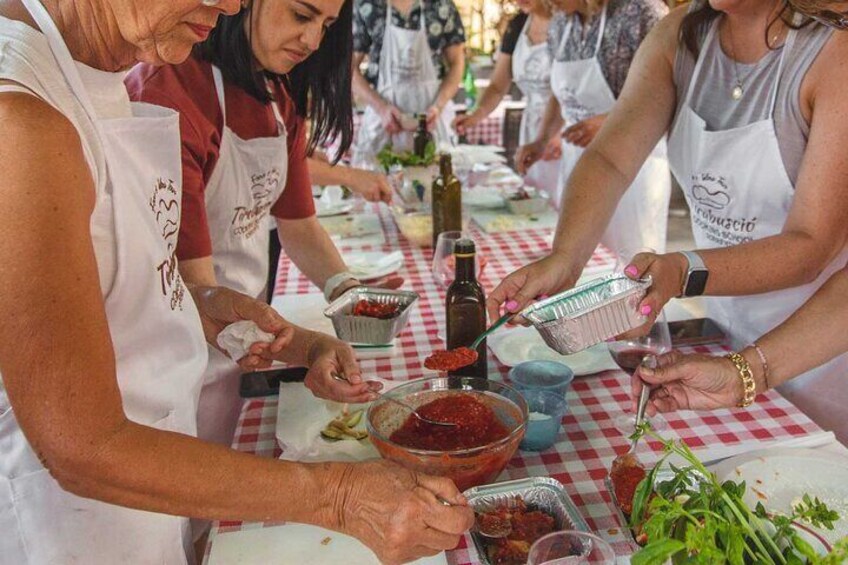 Tour with mozzarella show and Pasta Lesson with wine!