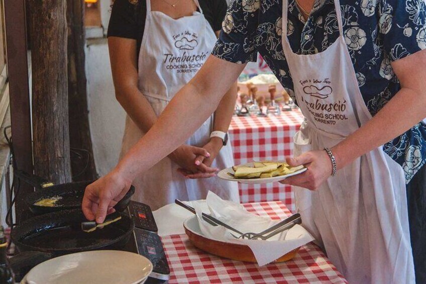 Tour with mozzarella show and Pasta Lesson with wine!