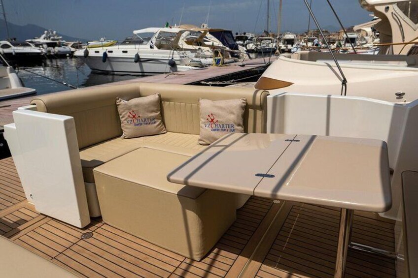 Luxury Charter No restricted destination (Free Day at sea)