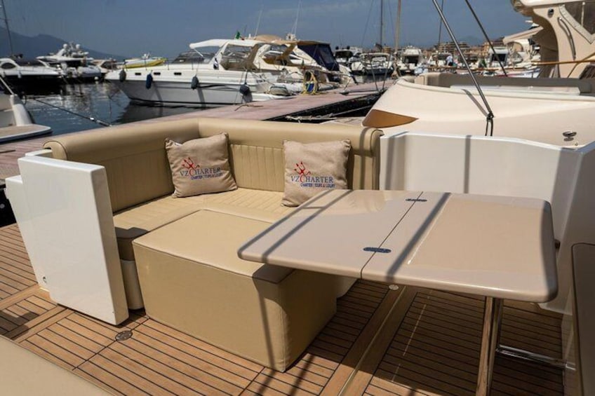 Luxury Charter No restricted destination (Free Day at sea)