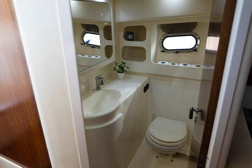 Luxury Charter No restricted destination (Free Day at sea)