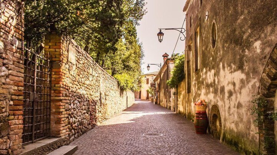 From Padua to Arquà Petrarca, the medieval village