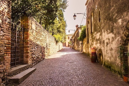 From Padua to Arquà Petrarca, the medieval village