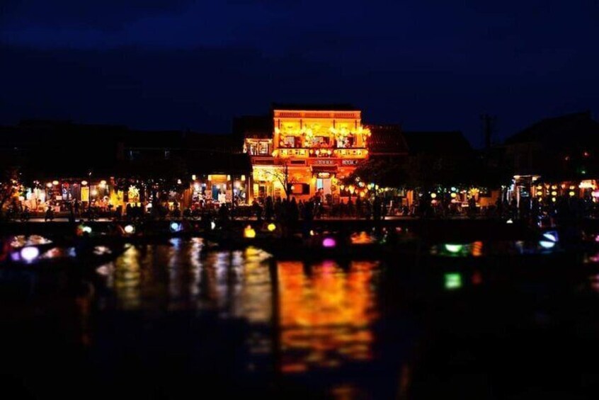  Hoi An City Private WalkingTour with RiverBoat Ride-Night Market