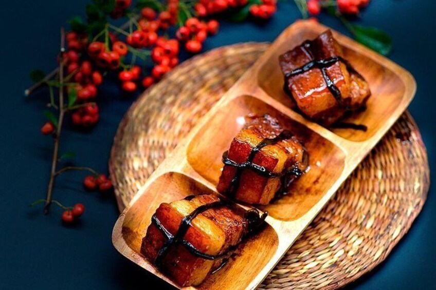 Shanghai Private Night Tour with Dim Sum Dinner