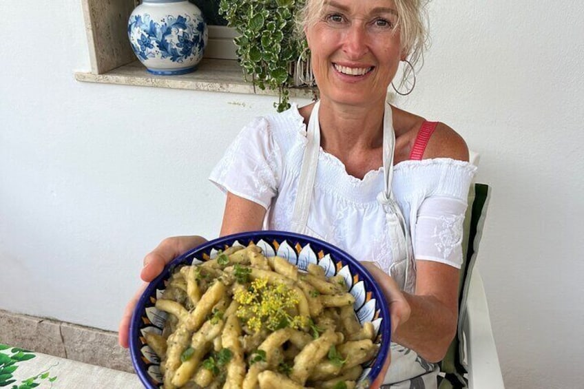 Fresh pasta cooking lesson in the garden 