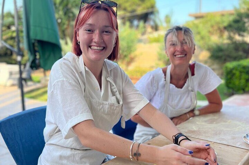 Fresh pasta cooking lesson in the garden 