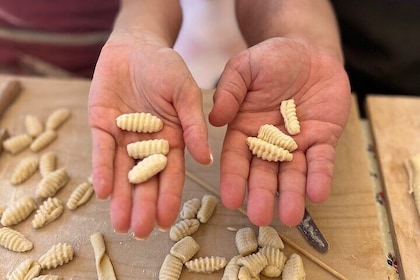 Traditional Sicilian fresh pasta lesson.
