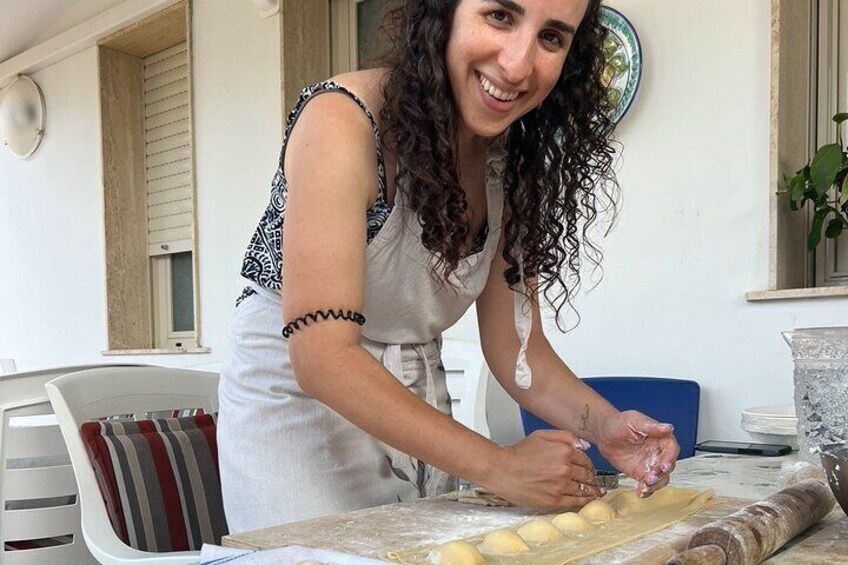 Fresh pasta cooking lesson in the garden 