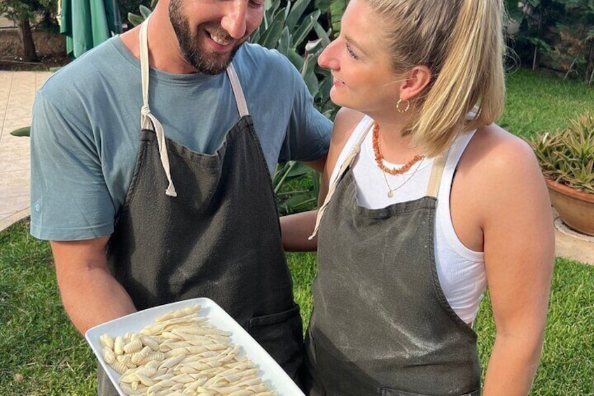 Fresh pasta cooking lesson in the garden 