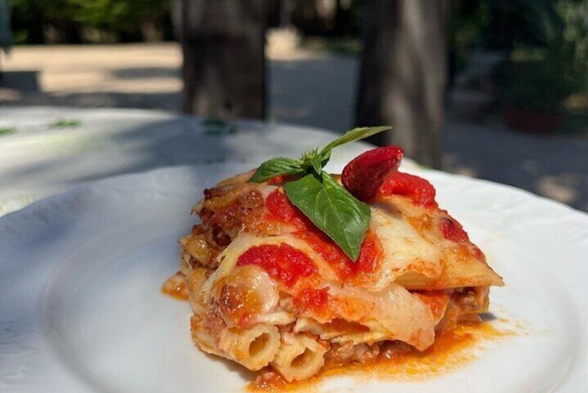 Fresh pasta cooking lesson in the garden 