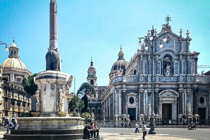 WalkingTour CATANIA - 認可されたガイドと一緒に溶岩の街を発見