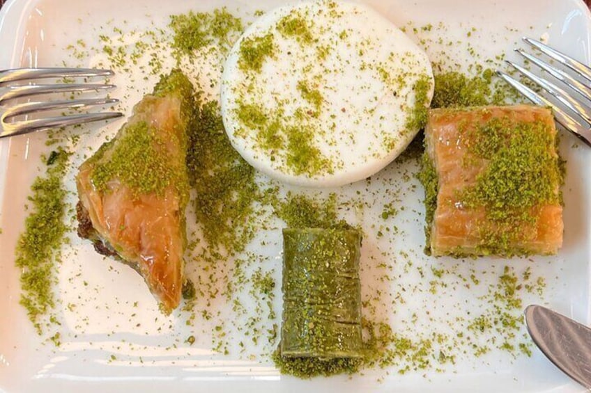 The best and the most popular baklava with Turkish ice cream in Istanbul. 