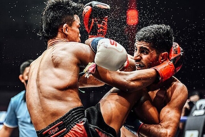 Muay Thai Boxning Show med Ringside Seats på Rajadamnern Stadium