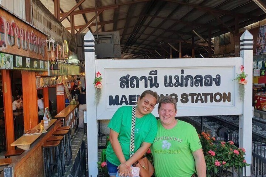 Full-Day Floating Market and Maeklong Railway Market Private Tour from Bangkok