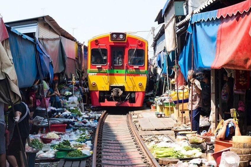 Maek Long Railway Market