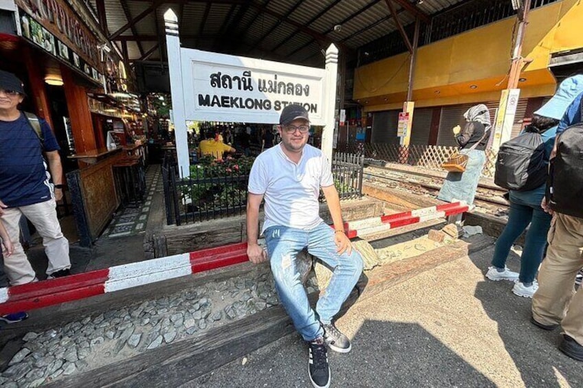 Full-Day Floating Market and Maeklong Railway Market Private Tour from Bangkok