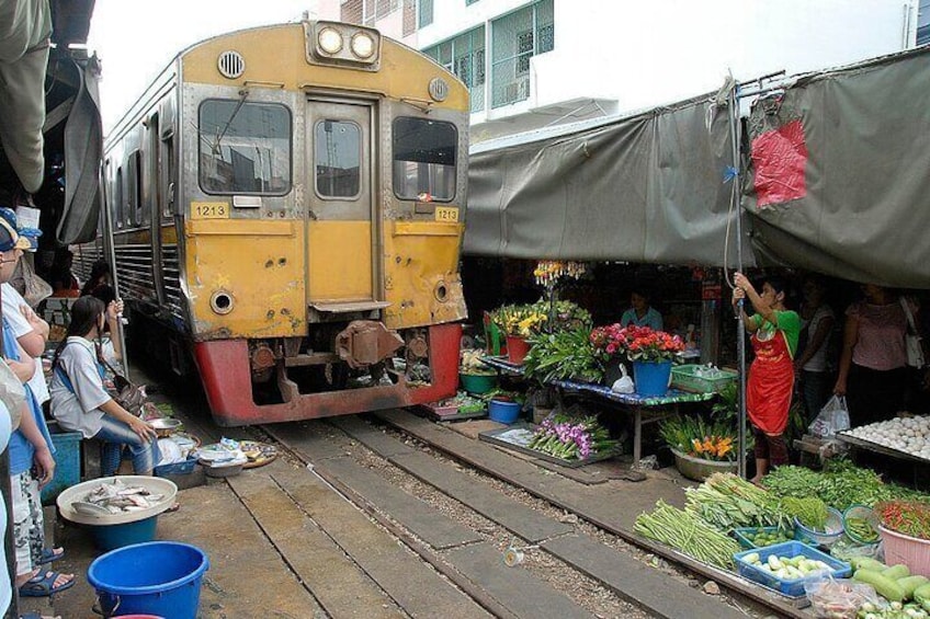 Full-Day Floating Market and Maeklong Railway Market Private Tour from Bangkok