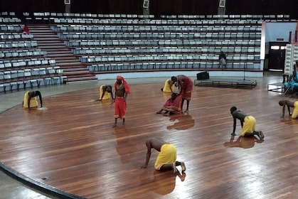 Nairobi Cultural Tour: Bomas of kenya Excursion