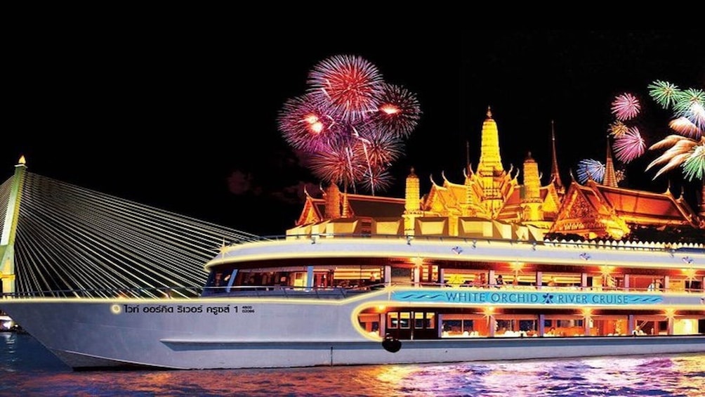 Bangkok 4 Star Hotel with Transfers and Dinner Cruise