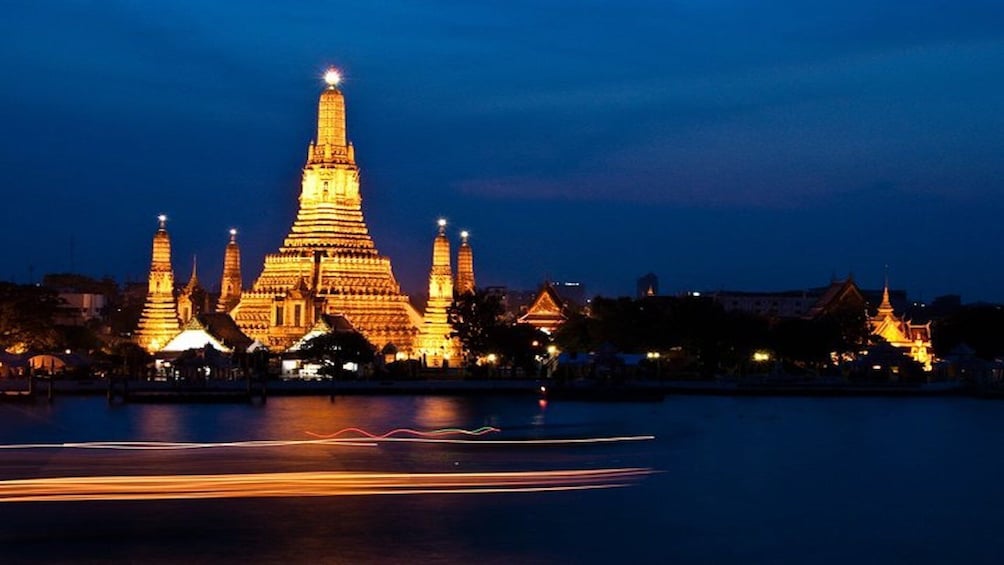 Bangkok 4 Star Hotel with Transfers and Dinner Cruise