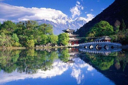 2-Day Private Lijiang Highlights Tour from Beijing by Plane