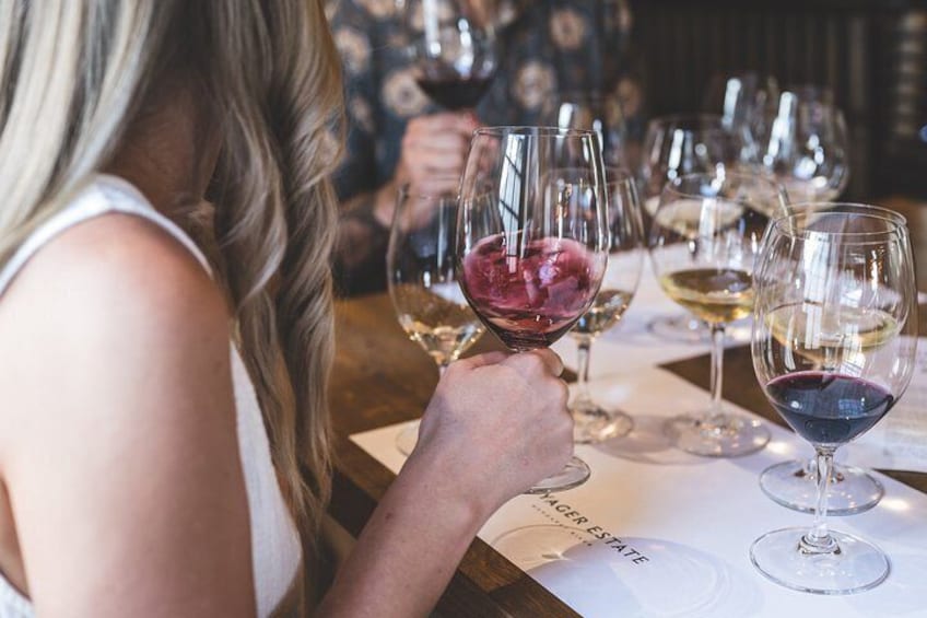 Enjoy six Chardonnay and Cabernet Sauvignon to compare young and aged wines