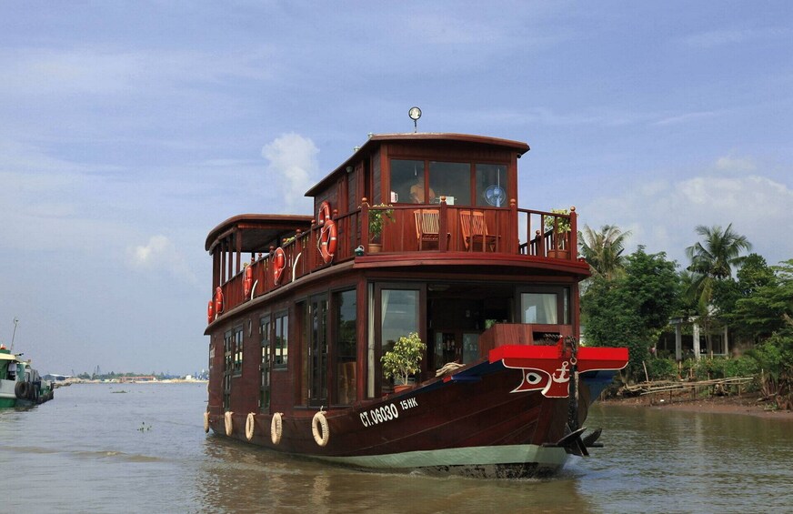 3-Day Phnom Penh Chau Doc Can Tho Saigon -Dragon Eyes Cruise