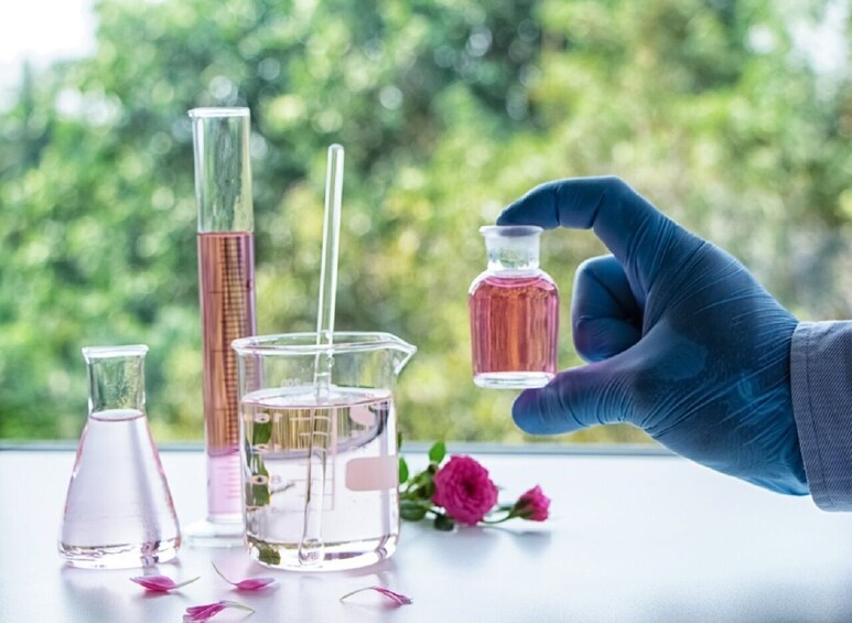 Show item 3 of 4. Virtual Perfume Masterclass: The Italian Scents at Your Home