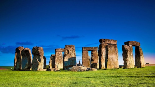 Tur Sehari Penuh Kastil Windsor, Stonehenge & Bath dengan Makan Siang di Pu...