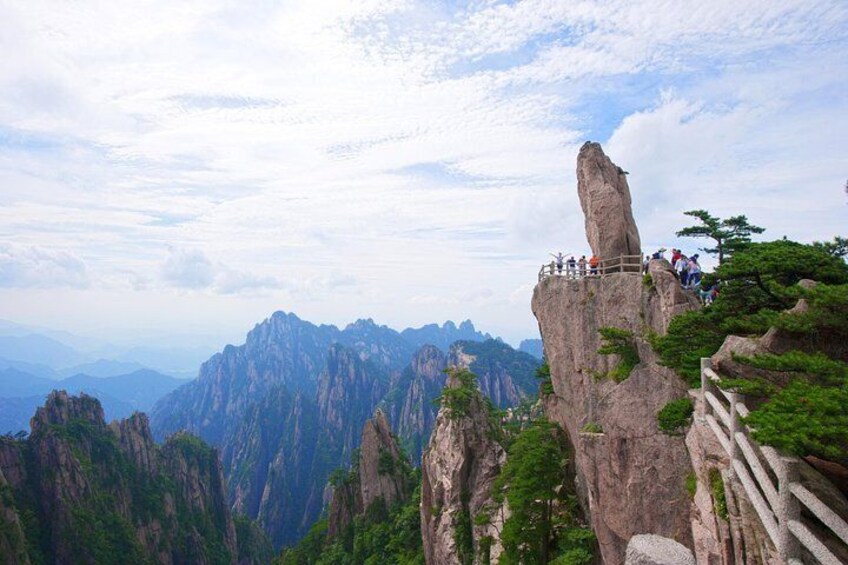3-Day Mount Huangshan Private Tour with Hongcun Village and Tunxi Old Street