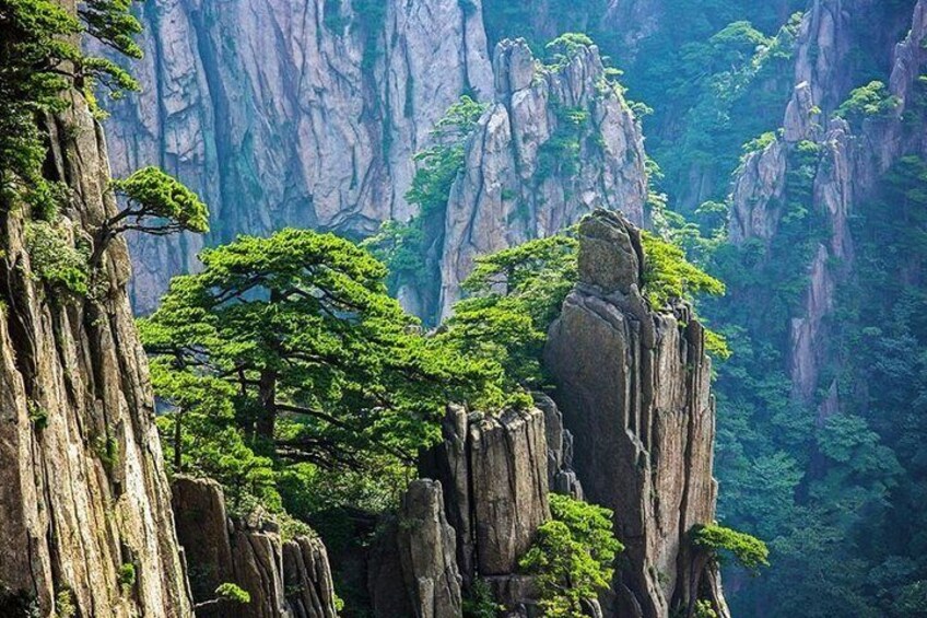 3-Day Mount Huangshan Private Tour with Hongcun Village and Hot Spring Spa