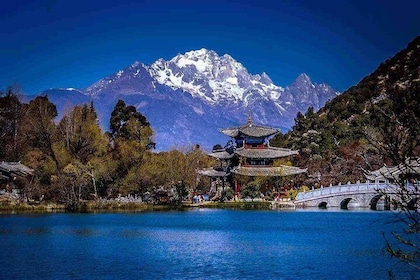 2-Day Private Lijiang Highlights Tour from Chengdu by Plane