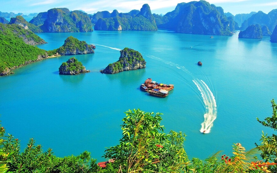 7-day Hanoi - Halong Bay - Saigon - Siemreap - Angkor Wat