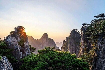 2-Day Huangshan and Hongcun Village Private Tour from Shanghai by Bullet Tr...