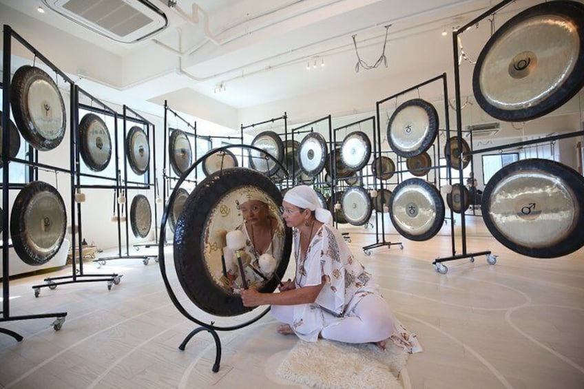 Small-Group Gong Relaxation Experience in Hong Kong