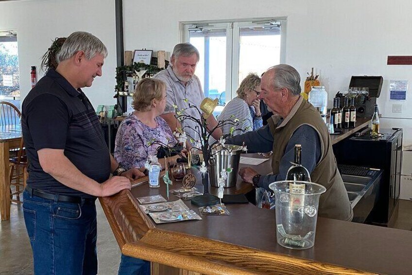 Scenic Desert Wine Tasting/Brewery Flights/Historic Route 66 Museums/Lunch Tour