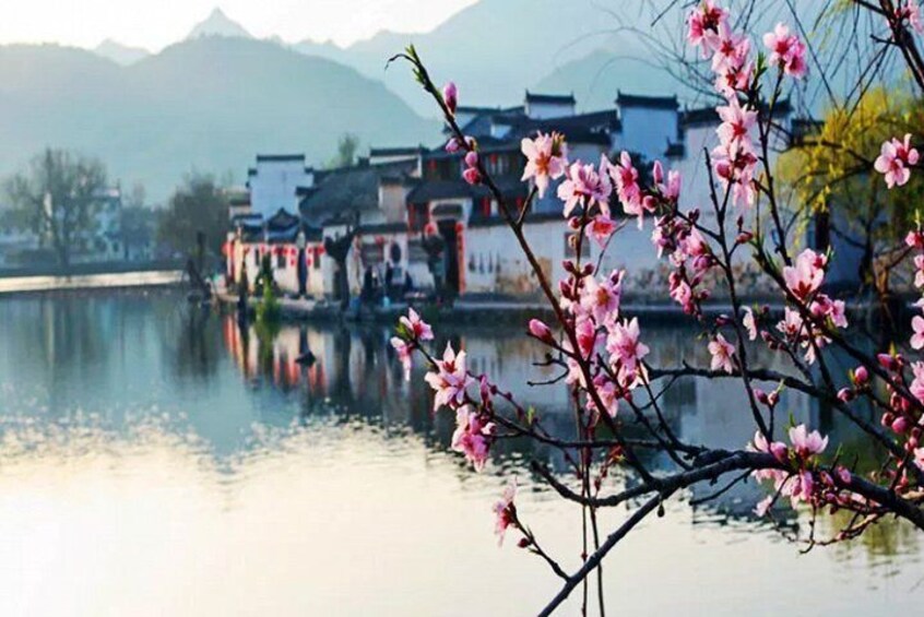 2-Day Huangshan and Hongcun Village Private Tour from Hangzhou by Bullet Train