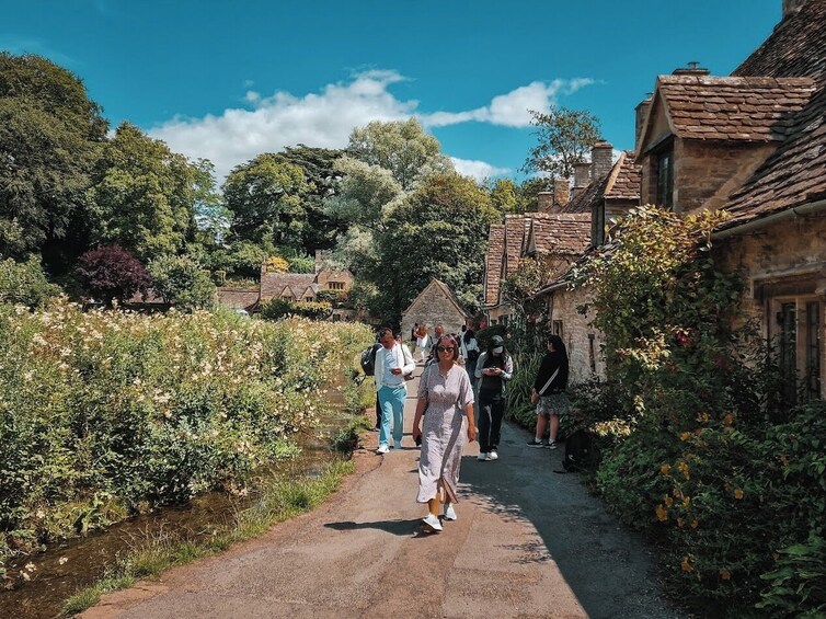 Lunch in the Cotswolds Full-Day Tour from London