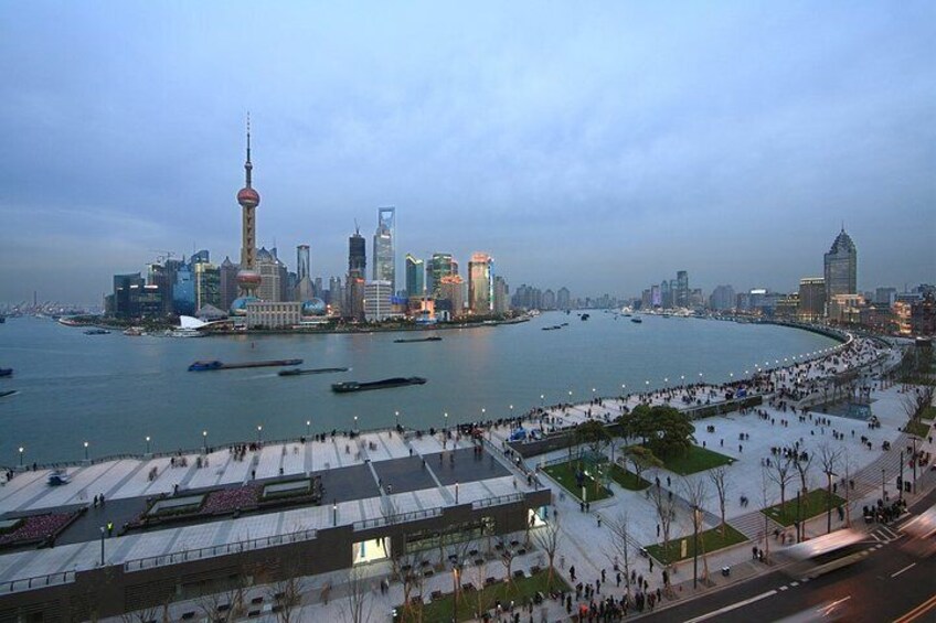 Private Tour of Shanghai Night View and Dinner in Oriental Pearl Tower