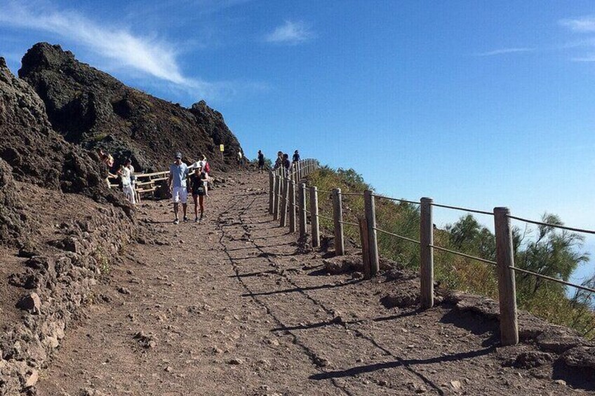 Discovering the Vesuvius - VIP tour / Small group