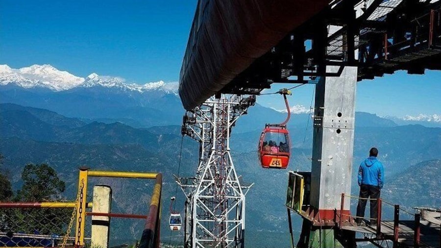 A magical ride to descend from the clouds of Darjeeling, straight into the bosoms of Tukvar Valley Tea Estate.