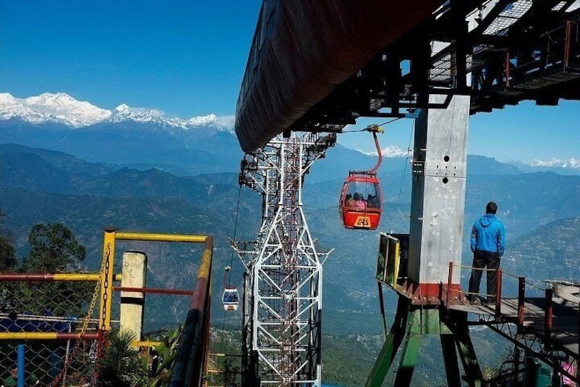 A magical ride to descend from the clouds of Darjeeling, straight into the bosoms of Tukvar Valley Tea Estate.