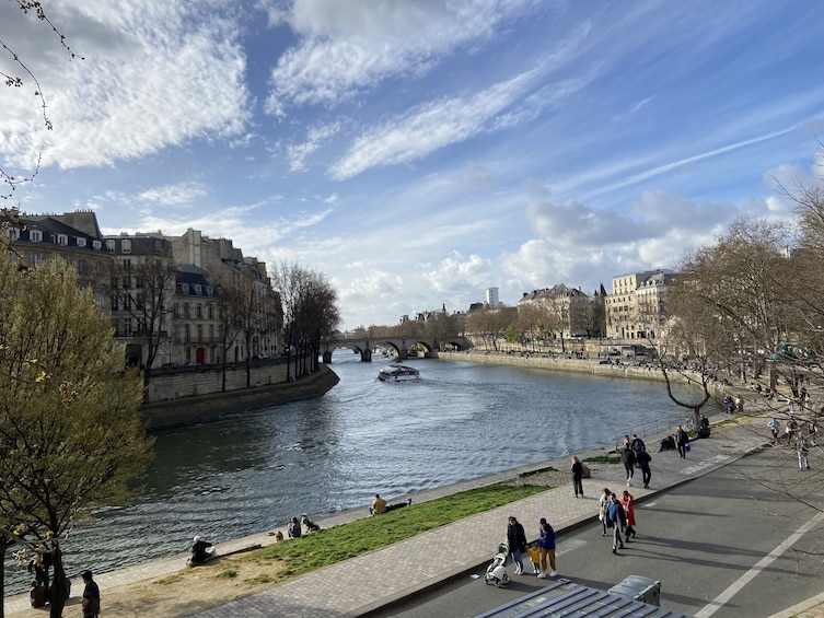 Unescorted Paris Day Trip with Seine River Cruise