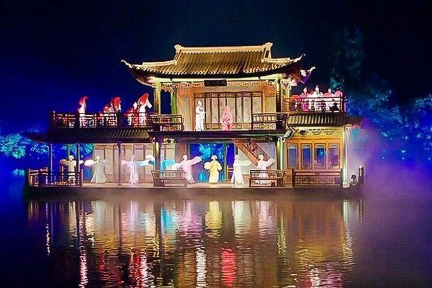 West Lake Private Tour with Boat Ride and Enduring Memories Night Show VIP Seat