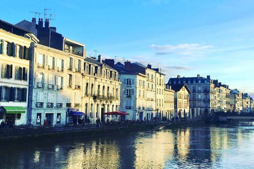 The quays of the Nive