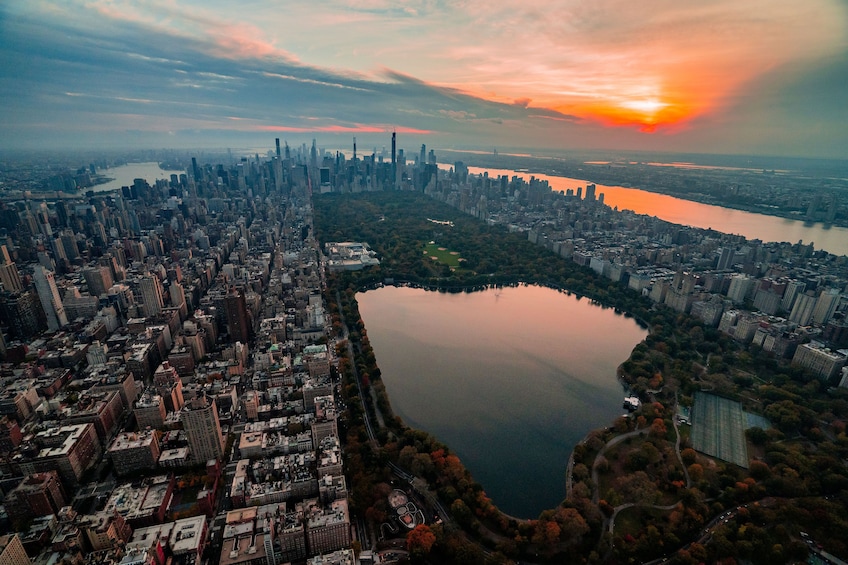 Private NYC Helicopter Tour From Westchester (3-5 People)